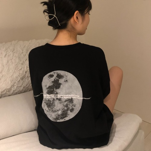 [カップルマンツーマンTシャツおすすめ!!]大きな月オーバーフィットマンツーマンTシャツ_violaviola_JP