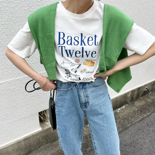 【とらまめおすすめ】デイリーバスケットレタリング半袖Tシャツhinne_JP